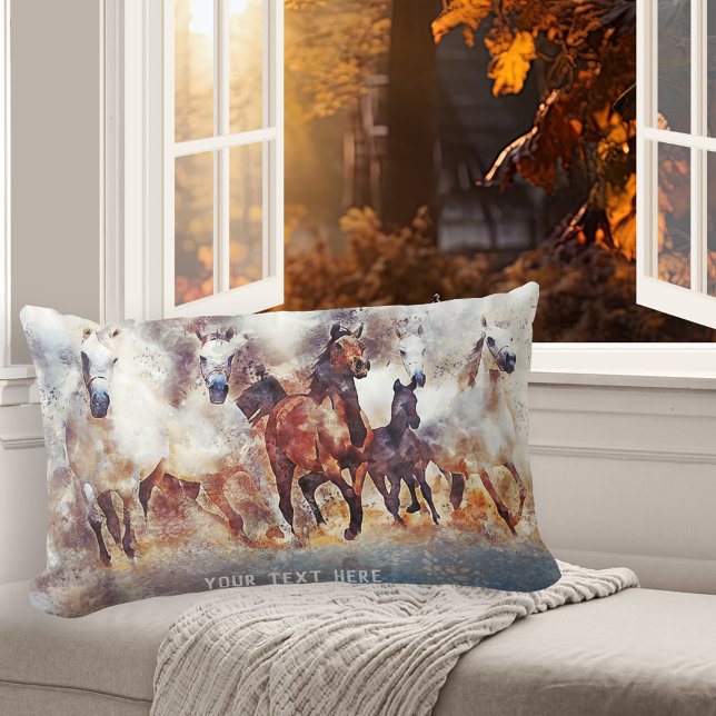 Waterverf wilde looppaarden kussen (Pillow featuring a watercolor image of wild running horses)