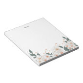 Waterverf witte orchideeën en bloemblaadje geperso notitieblok (Schuin)