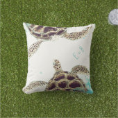 Waterverf Zee Turtle Love Designer Gepersonaliseer Buitenkussen (Gras)