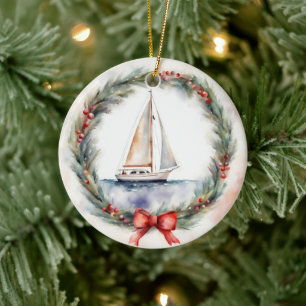 Waterverf zeilboot in een kerstkrans keramisch ornament