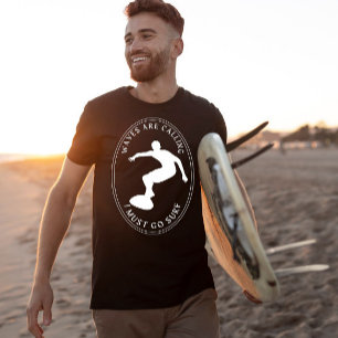 Waves Calling I Must surf White Graphic op Zwart T-shirt