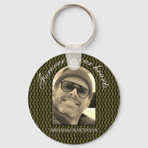 Wavy Basic in het houden van de Sleutelhanger van 