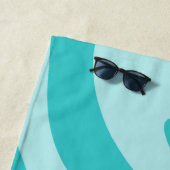 Wavy Loops Retro Abstract Patroon in Aqua Blauwgro Strandlaken (In situ)