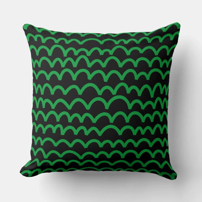 Wavy Pattern - Grass Green op Black Kussen (Voorkant)