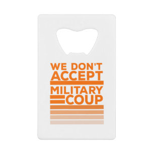 We accepteren geen militaire coup kredietkaart flessenopener