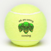 We Are Coming: Kracht en Angst in één ontwerp Tennisballen (Achterkant)