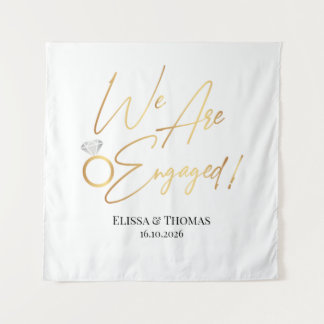 We Are Engaged! Gold Backdrop Wandkleed