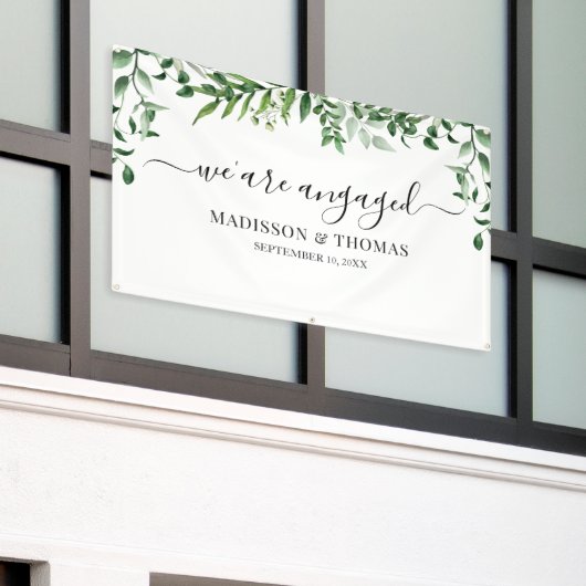 We are Engaged greenery backdrop Spandoek (Buitenkant Gebouw)