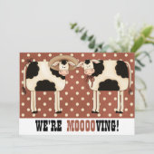 We bewegen. Funny Country Cows Housewarming Kaart (Staand voorkant)