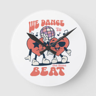 We dansen op dezelfde maat ronde klok