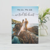 We deden de aankondiging van de Knot Elopement. (Staand voorkant)