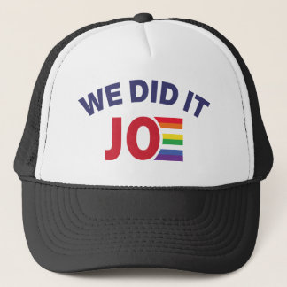 We deden het Joe Rainbow Gay Pride Trucker Pet