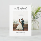 We Eloped 2 Foto Calligrafie Scriptuur Bruiloft Aankondiging (Staand voorkant)