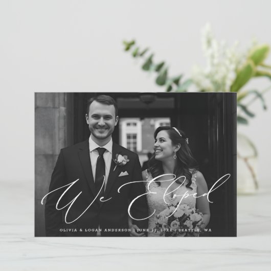 We Eloped Modern Script Wedding Photo Elopement Kaart (Staand voorkant)