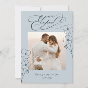 We Eloped Stofblauw Calligrafie Bloem Foto Aankondiging