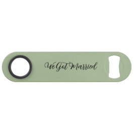 We Got Married Green Wedding Reception  Speed Flessenopener