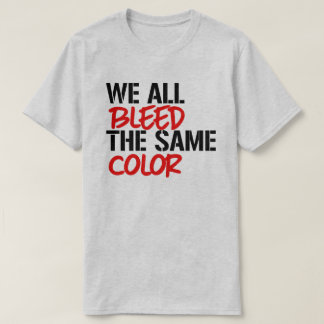 We hebben allemaal dezelfde kleur afgeblazen t-shirt