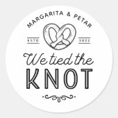 We hebben de knoop vastgebonden. ronde sticker (Voorkant)