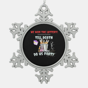 We hebben de loterij - tot de dood ons feest tin sneeuwvlok ornament