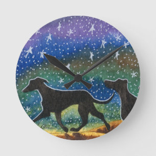 We hebben drie windhonden ronde klok