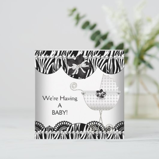 We hebben een BABY. Black White Zebra Verwacht Aankondiging (Staand voorkant)