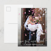 We hebben een gehuwde Trendy Modern Script Foto Briefkaart (Voorkant / Achterkant)