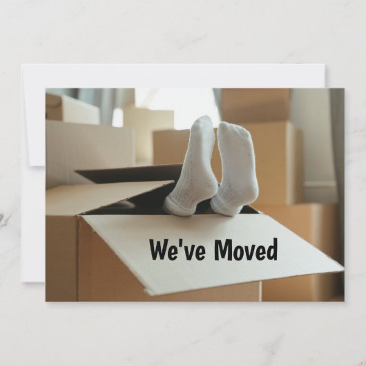 We hebben Funny Moving Boxes met Feet verplaatst Aankondiging (Voorkant)