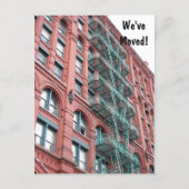 We hebben het appartementengebouw verplaatst. aankondigingskaart (Voorkant)