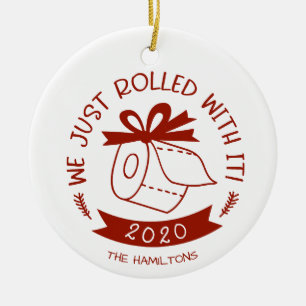We hebben het gewoon leuk gevonden Grappige Covid Keramisch Ornament