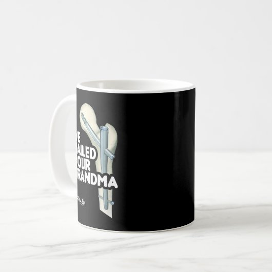 We hebben je grootmoeder, Scrub Tech - Funny Ortho Koffiemok (Voorkant links)