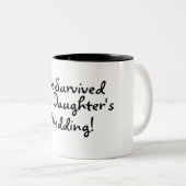 We hebben onze Daughters bruiloft overleefd Tweekleurige Koffiemok (Voorkant rechts)
