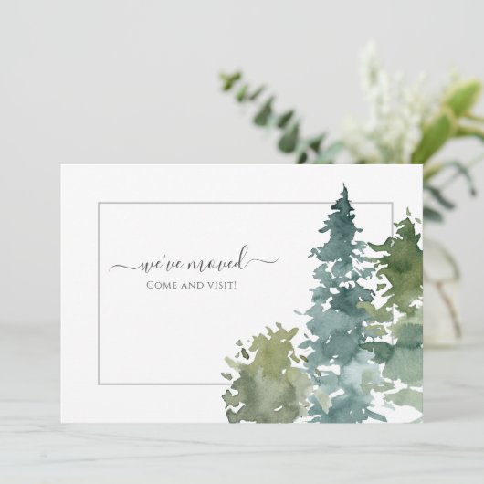 We hebben Rustic Waterverf Evergreen verplaatst Aankondiging (Staand voorkant)