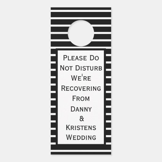 We herstellen de deur voor huwelijksgasten. (Voorkant)