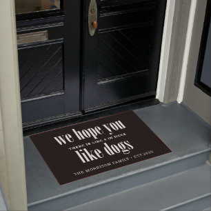 We hopen dat je van Dogs Typografie Family Doormat Deurmat
