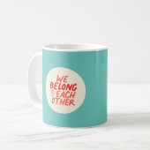 We horen bij elkaar - Mok rood en mint (Voorkant links)