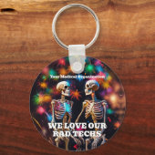 We houden van onze Rad Techs met Skeletons Sleutel Sleutelhanger (Achterkant)