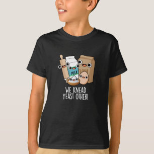 We Kneed Gist Andere Grappige Bakpuns Donker BG T-shirt