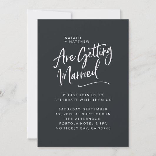 We krijgen een huwelijksscripttrouwuitnodiging save the date (Voorkant)