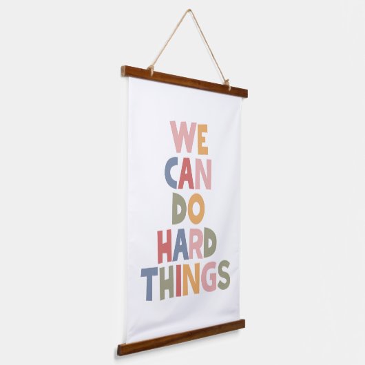 We kunnen harde dingen doen hangend wandkleed (Gebogen)