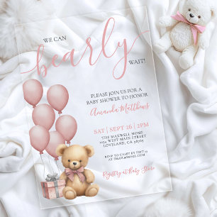 We kunnen nauwelijks wachten Roze Beer Meisje Baby Acryl Uitnodigingen