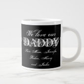 "We Love Our Daddy" Aangepaste namen Eenvoudig B & Extra Grote Beker (Rechts)