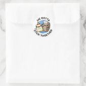We moeten samen Funny Sticky Tape Glue Pun Ronde Sticker (Tas)