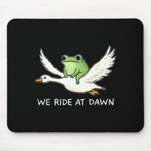 We Ride At Dawn Funny Frog Riding Goose Chaotic An Muismat (Voorkant)