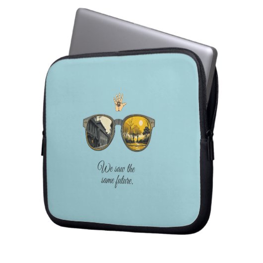 We saw the same future laptop sleeve (Voorkant Links)