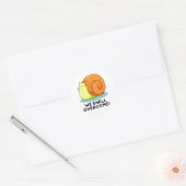 We Shell hebben een grappige positieve slakkepun Ronde Sticker (Envelop)