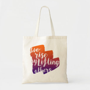 We stijgen door anderen op te tillen tote bag