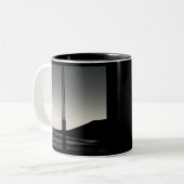 We waren hier zwarte mok met twee tongen (Voorkant links)