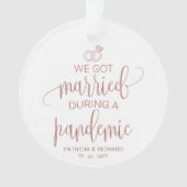 We zijn getrouwd tijdens een pandemische kerst met ornament (voorkant)