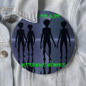 WE ZIJN NIET ALLEEN — Button (In situ)