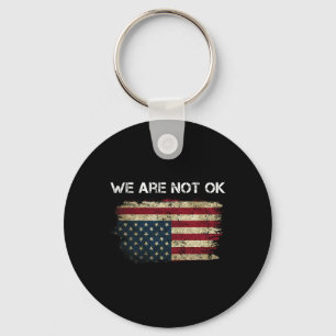 We zijn niet ok Amerikaanse vlag ondersteboven voo Sleutelhanger